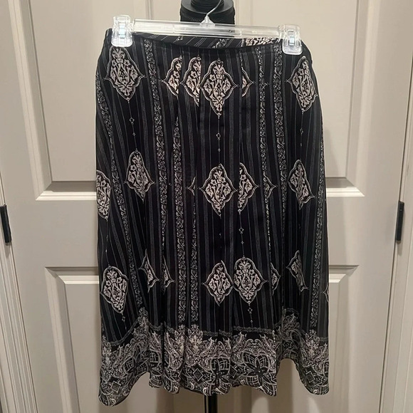 NWOT Grace Elements Skirt Size 10 Black and Cream Pattern 24”Top to Hem Bottom - Picture 2 of 3
